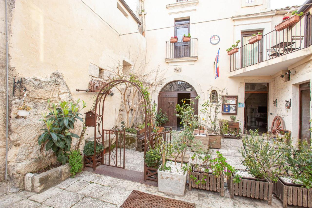 Case-Grotte Degli Avi, Esperienza Abitativa In Grotta Modica Bagian luar foto