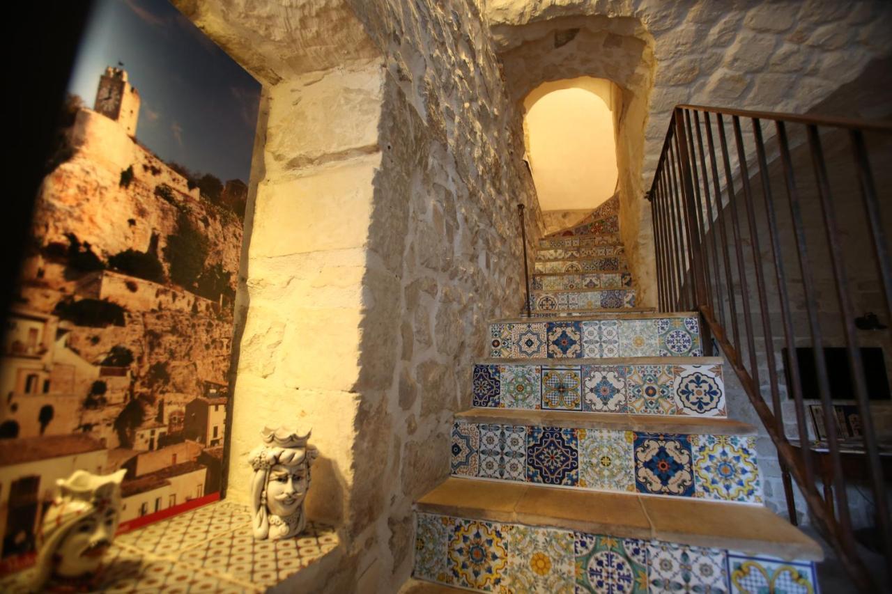Case-Grotte Degli Avi, Esperienza Abitativa In Grotta Modica Bagian luar foto