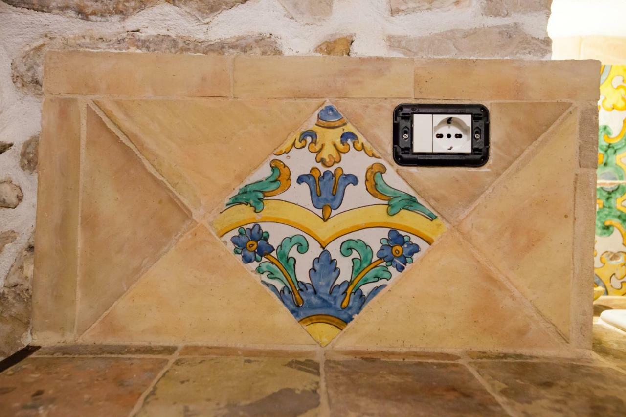Case-Grotte Degli Avi, Esperienza Abitativa In Grotta Modica Bagian luar foto