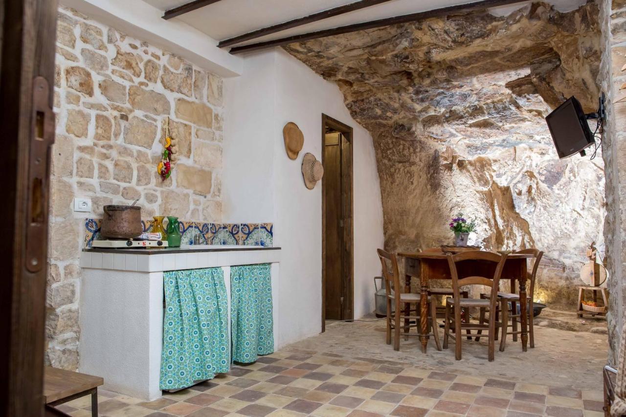 Case-Grotte Degli Avi, Esperienza Abitativa In Grotta Modica Bagian luar foto