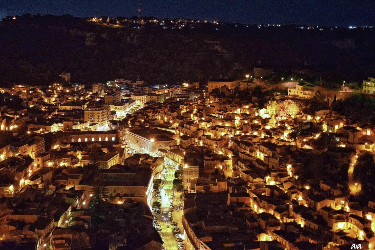 Case-Grotte Degli Avi, Esperienza Abitativa In Grotta Modica Bagian luar foto