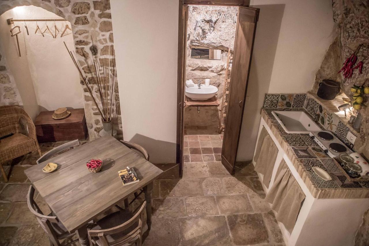 Case-Grotte Degli Avi, Esperienza Abitativa In Grotta Modica Bagian luar foto